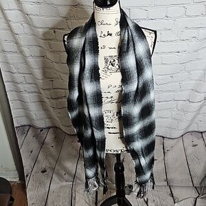 Old Navy Black/White Plaid Fringed Scarf
